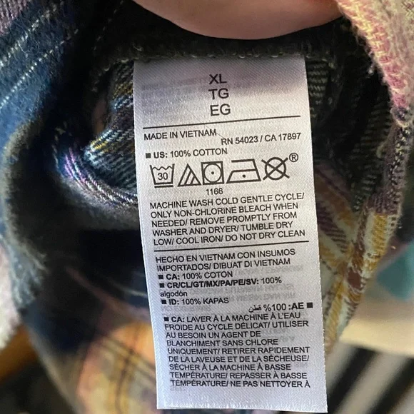 Old Navy Multicolor Plaid Flannel Button Down Shirt - Picture 4 of 4